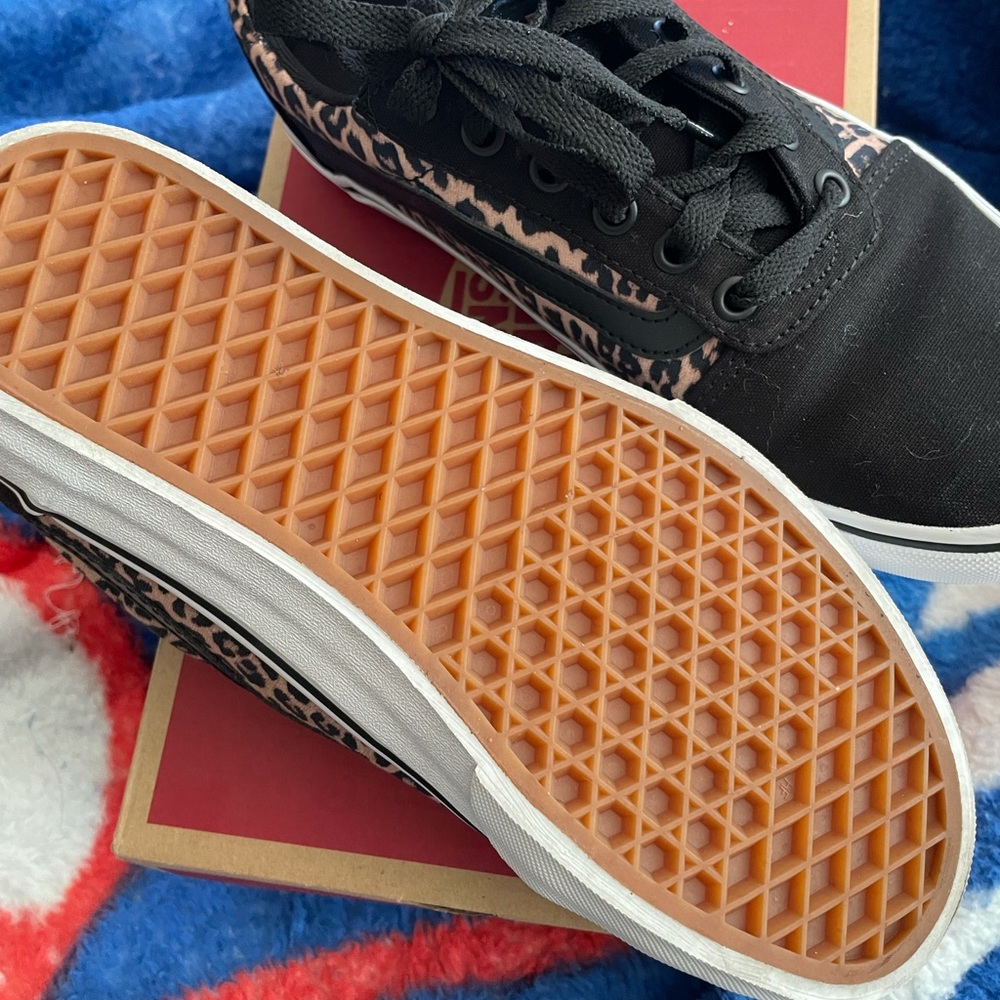 Women’s Vans Leopard print